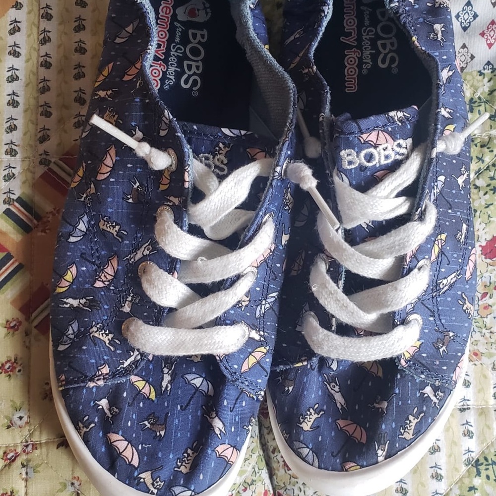 Skechers Blue and White Sneakers ‘raining cats and dogs’